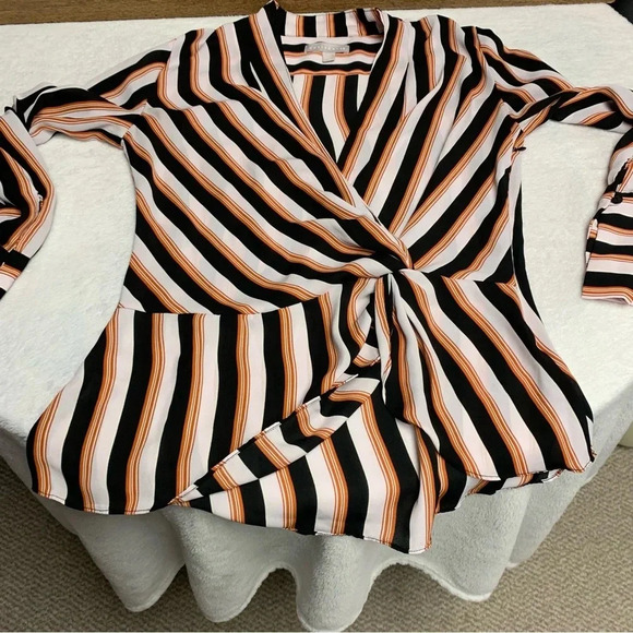 Chelsea 28 top size small fun white/black/orange striped top fun sleeves - Picture 8 of 10